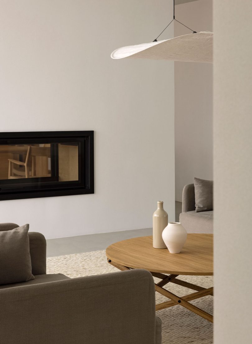 由Norm Architects设计的极简住宅Cabrils Hillside