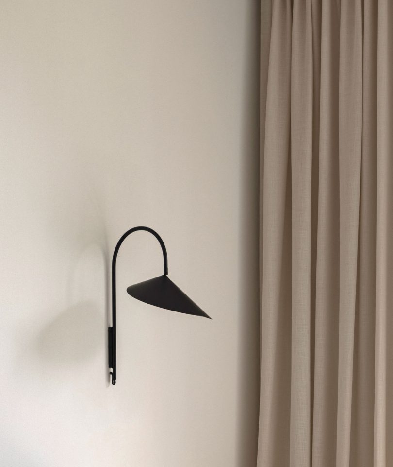 由Norm Architects设计的极简住宅Cabrils Hillside