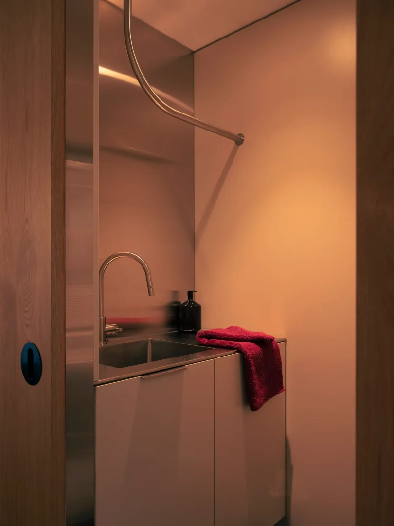 由Studio Prineas设计的DORIA Apartment,奢华且平易近人