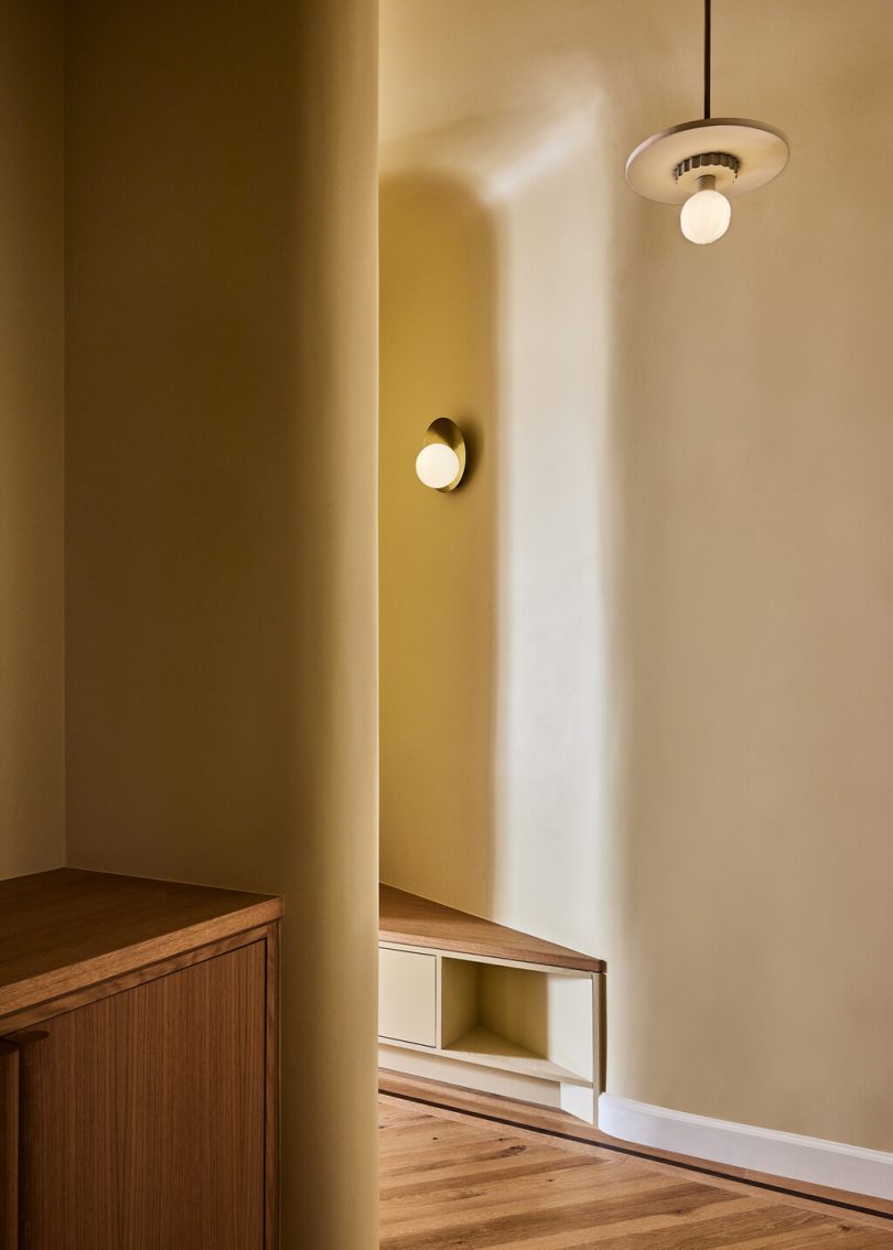 由GRT Architects设计的极简公寓East Village Apartment