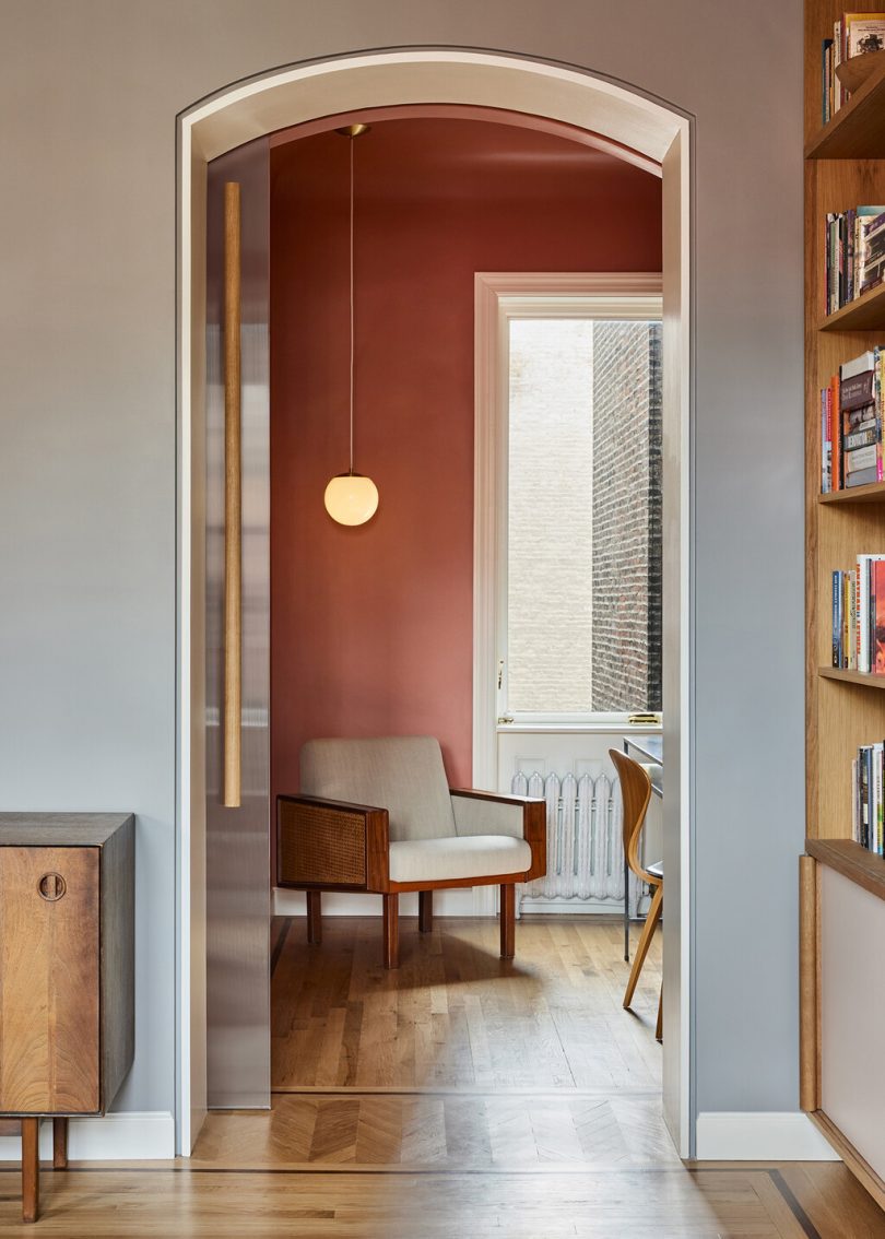 由GRT Architects设计的极简公寓East Village Apartment