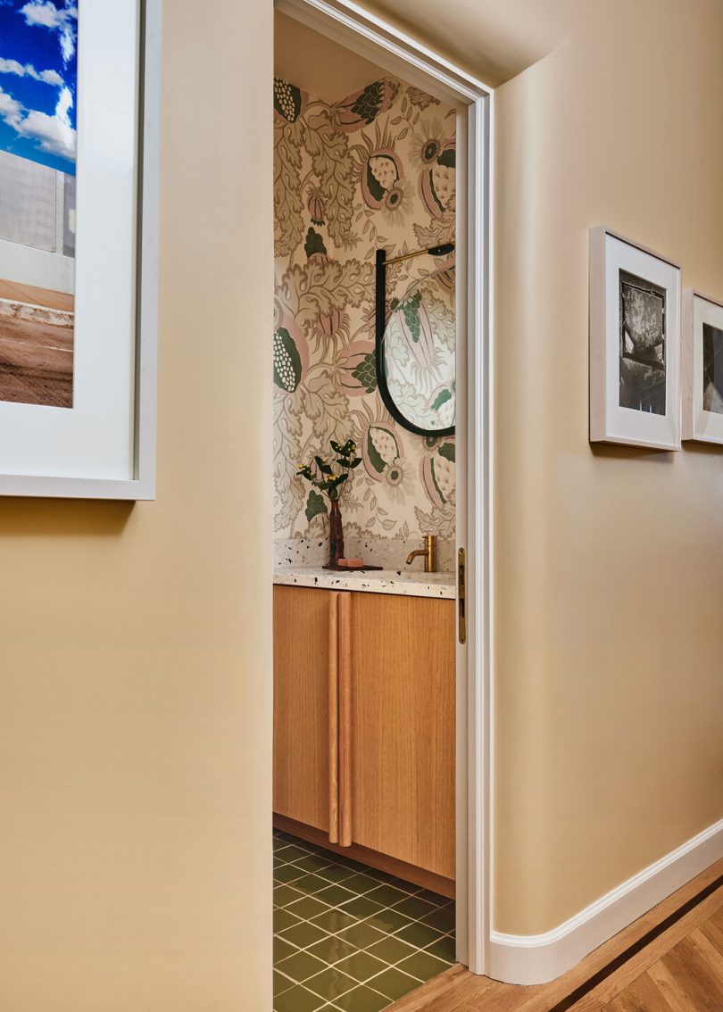 由GRT Architects设计的极简公寓East Village Apartment