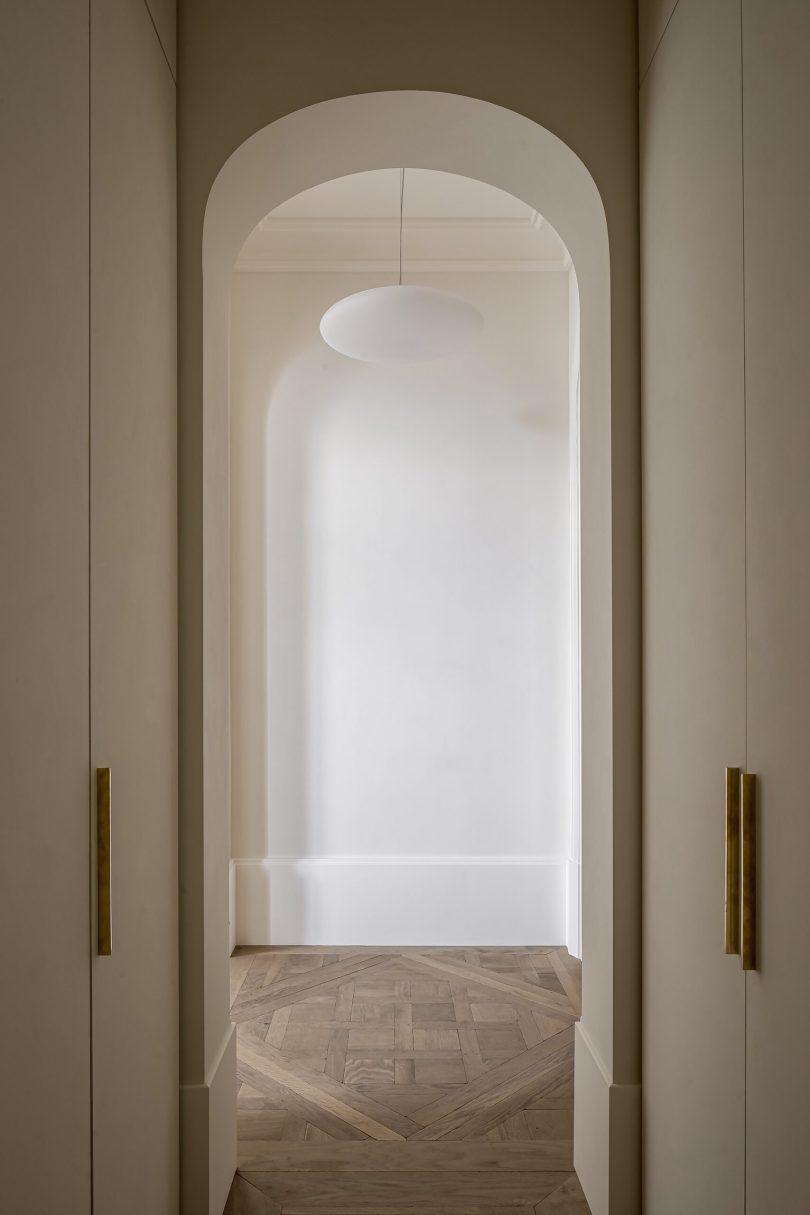 由Atelier MKD设计的巴黎极简住宅Henri Martin