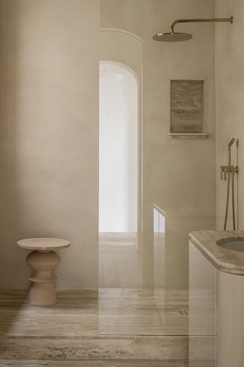 由Atelier MKD设计的巴黎极简住宅Henri Martin