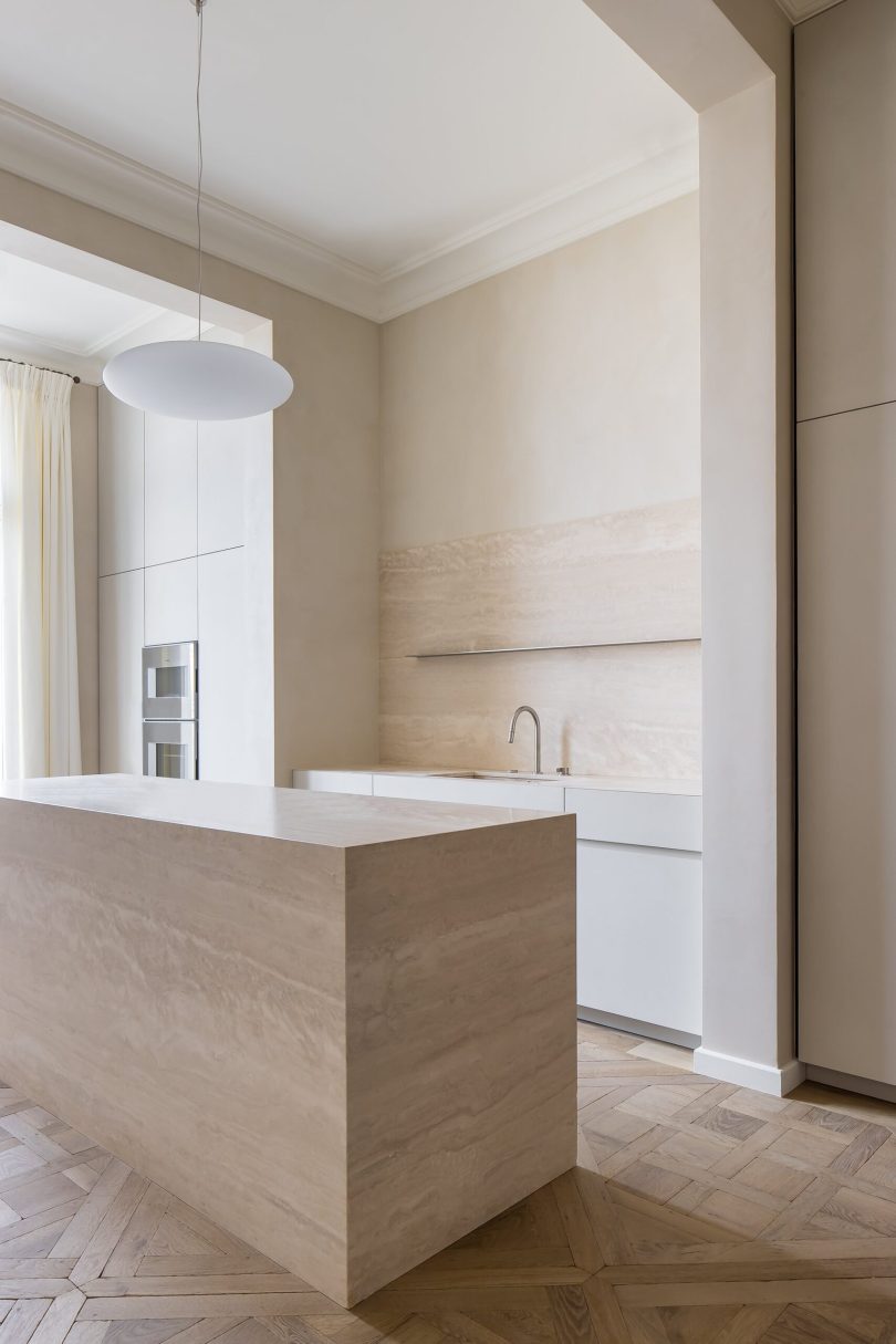 由Atelier MKD设计的巴黎极简住宅Henri Martin