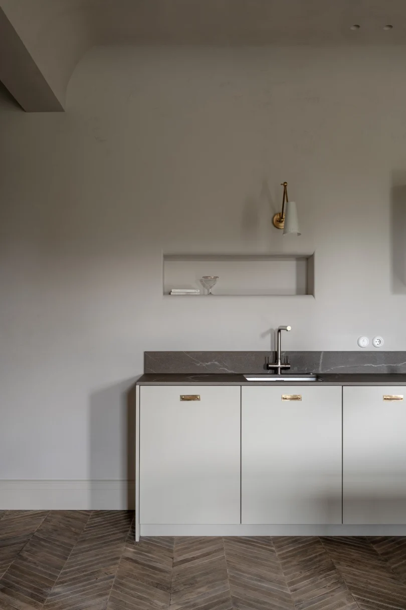 Rina Lovko & Daryna Shpuryk设计的极简主义公寓SEMEREY