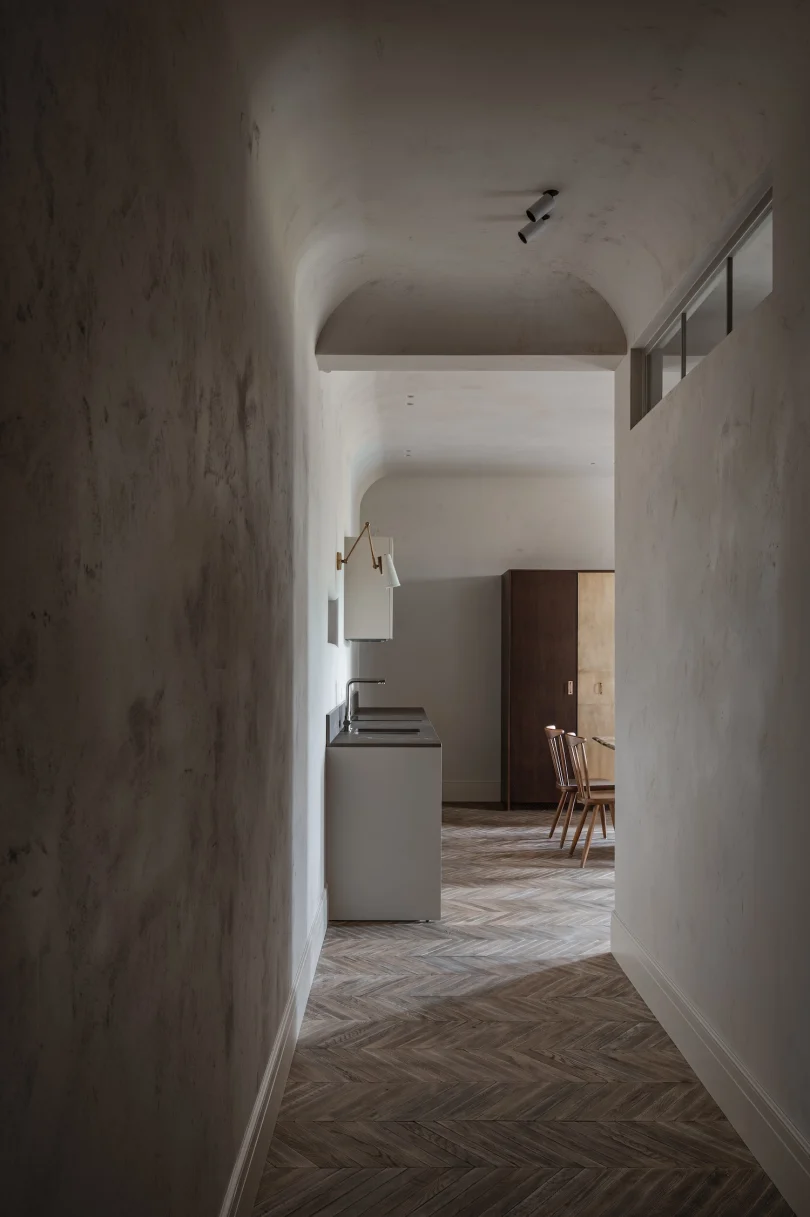 Rina Lovko & Daryna Shpuryk设计的极简主义公寓SEMEREY