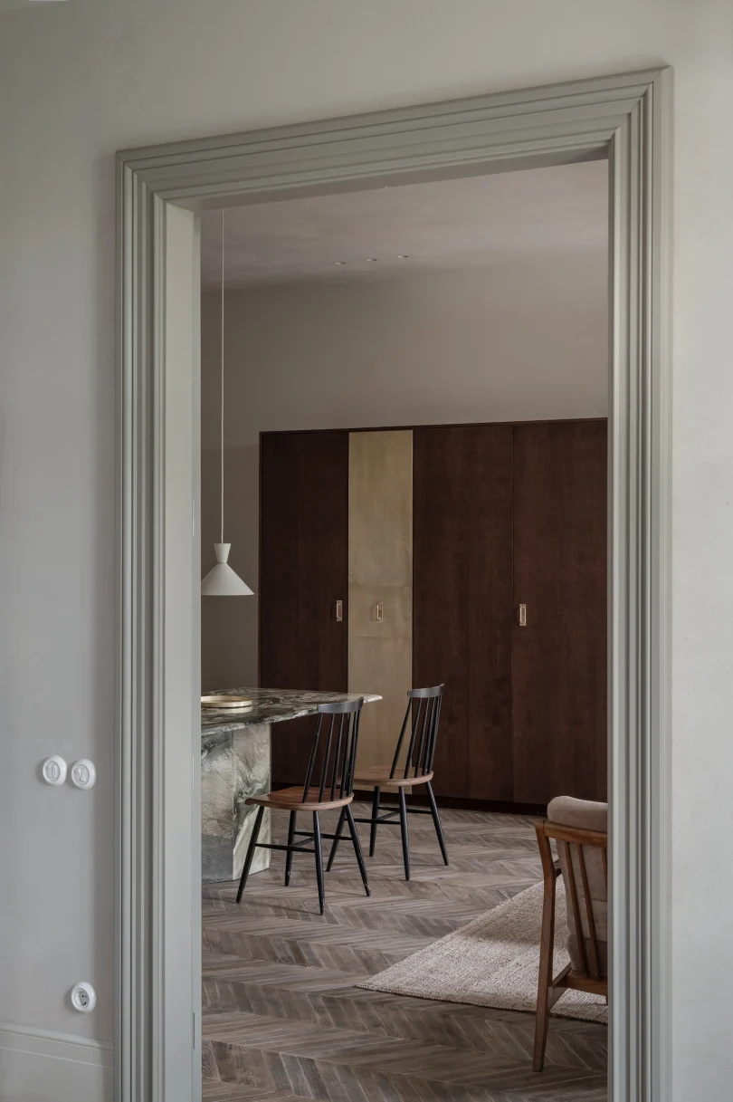 Rina Lovko & Daryna Shpuryk设计的极简主义公寓SEMEREY