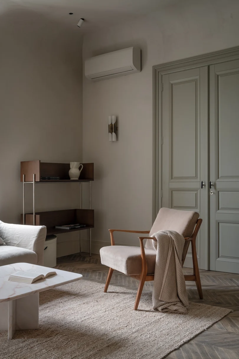 Rina Lovko & Daryna Shpuryk设计的极简主义公寓SEMEREY