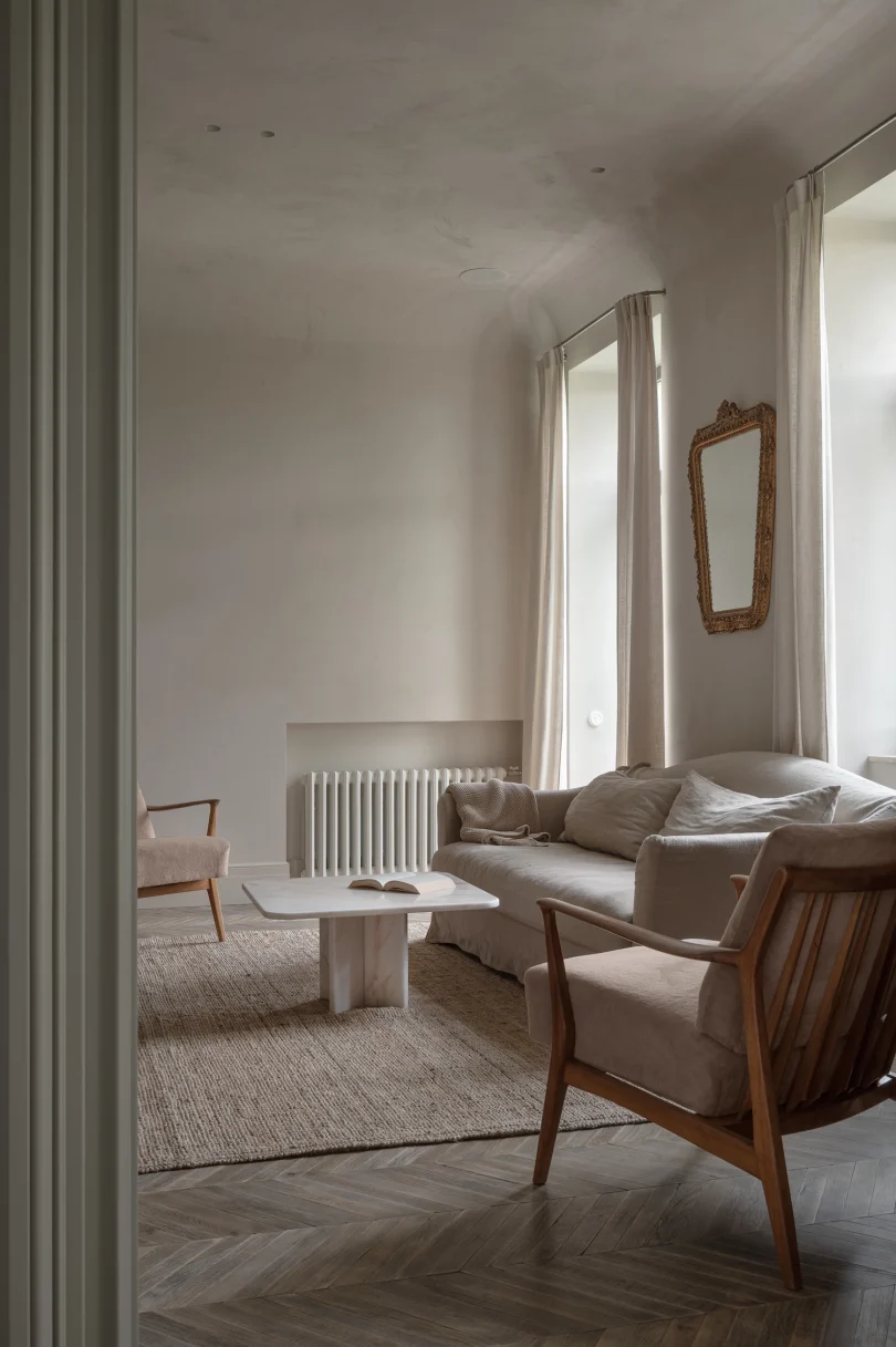 Rina Lovko & Daryna Shpuryk设计的极简主义公寓SEMEREY