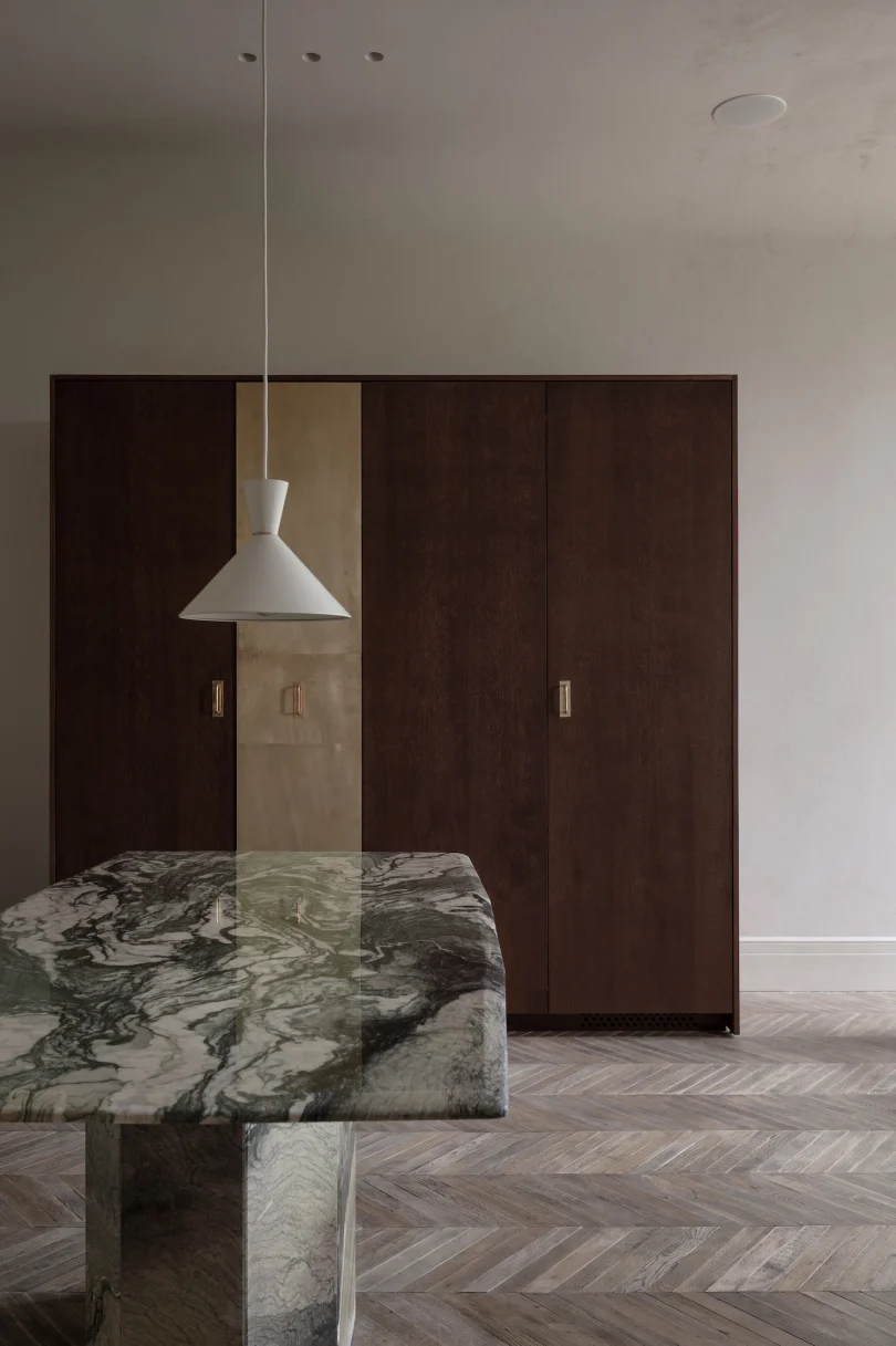 Rina Lovko & Daryna Shpuryk设计的极简主义公寓SEMEREY