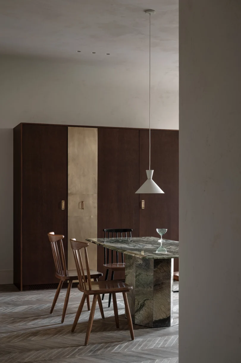 Rina Lovko & Daryna Shpuryk设计的极简主义公寓SEMEREY