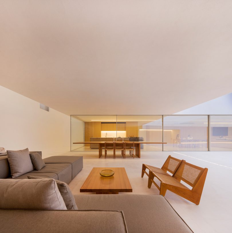 Fran Silvestre Arquitectos设计的现代住宅The Empty House