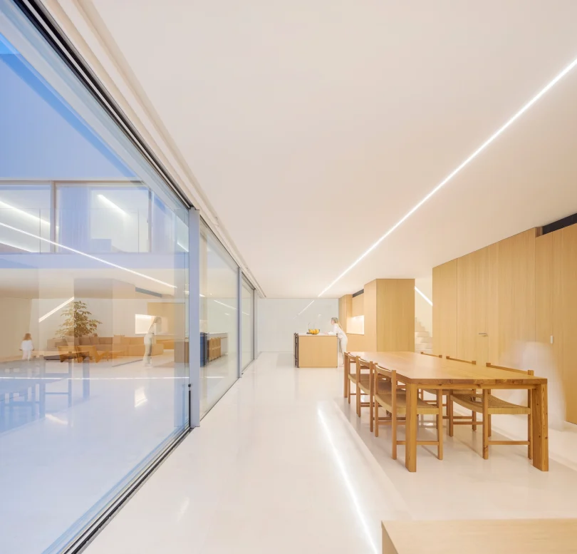 Fran Silvestre Arquitectos设计的现代住宅The Empty House