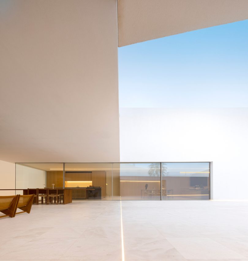 Fran Silvestre Arquitectos设计的现代住宅The Empty House