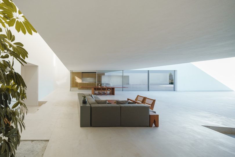 Fran Silvestre Arquitectos设计的现代住宅The Empty House