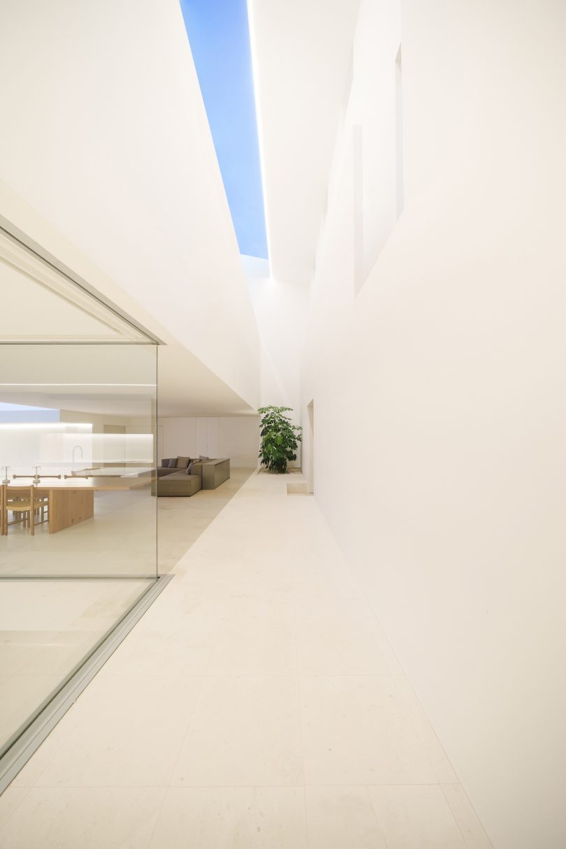 Fran Silvestre Arquitectos设计的现代住宅The Empty House