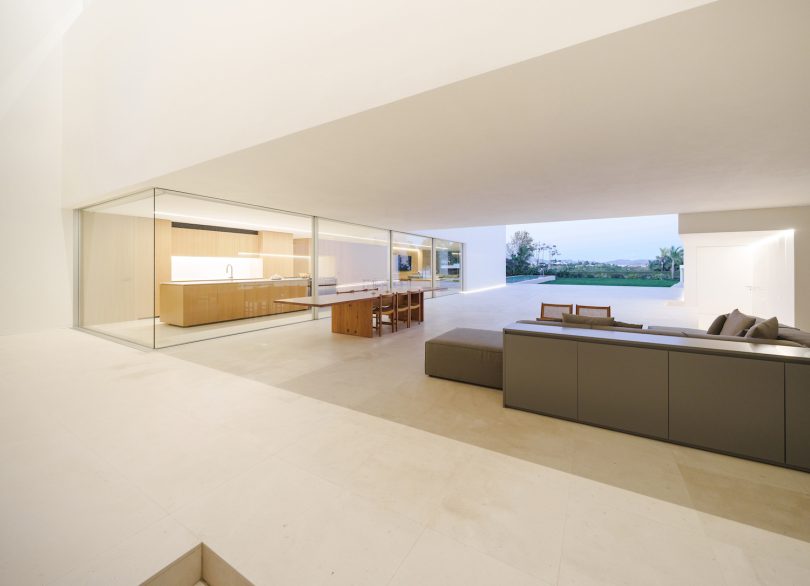 Fran Silvestre Arquitectos设计的现代住宅The Empty House