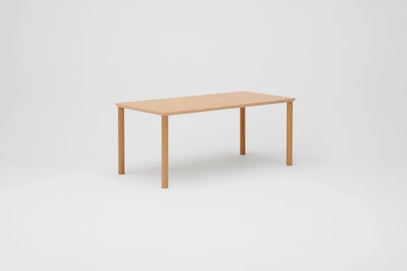 Ronan & Erwan Bouroullec设计的极简餐桌Usurai Table