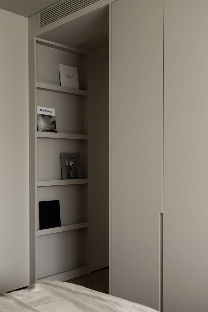 由MUKA Architects设计的极简住宅A&E Apartment