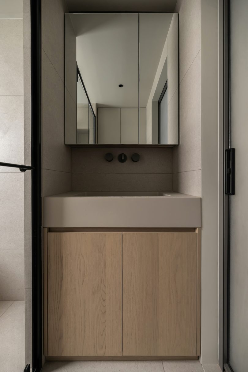 由MUKA Architects设计的极简住宅A&E Apartment