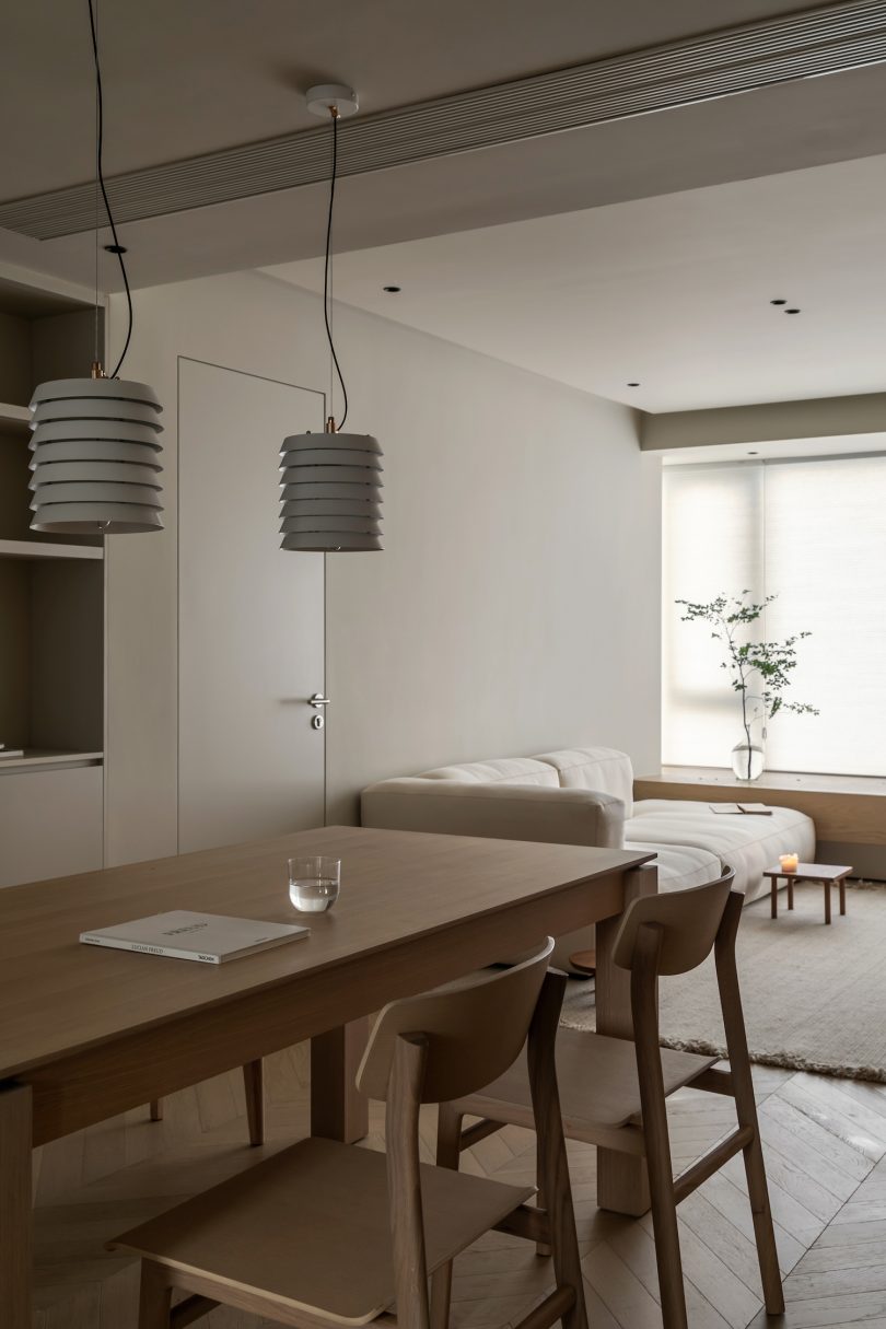 由MUKA Architects设计的极简住宅A&E Apartment