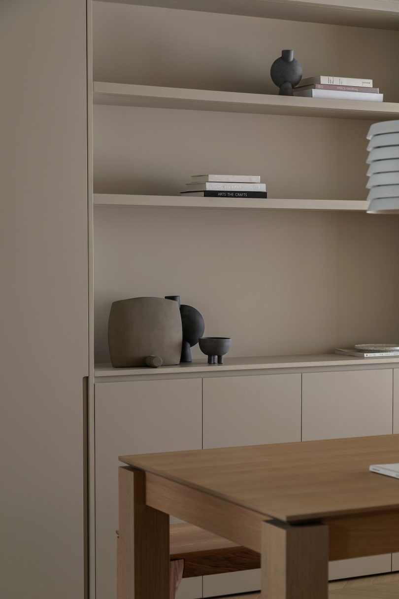 由MUKA Architects设计的极简住宅A&E Apartment