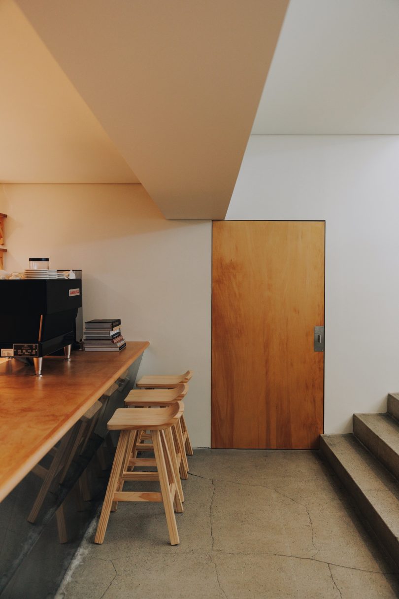 由Altbau studio设计的迷你酒吧Acid House