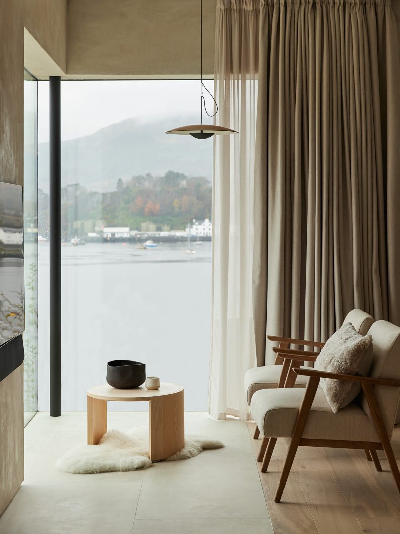 由Room设计的极简主义住宅Hebridean Home