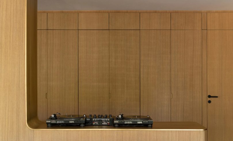 由Hector Esrawe设计的迷你公寓La Loma Apartment