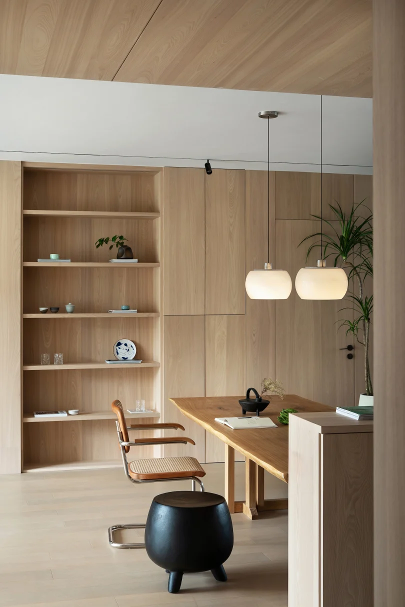 由Yidian Design设计的极简住宅Log House