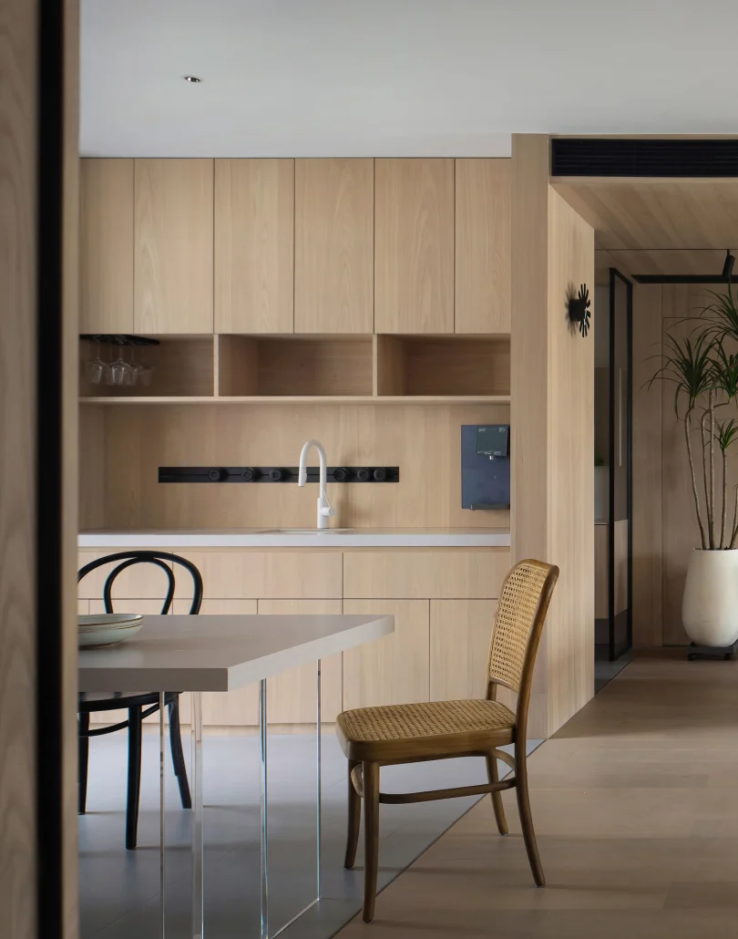 由Yidian Design设计的极简住宅Log House