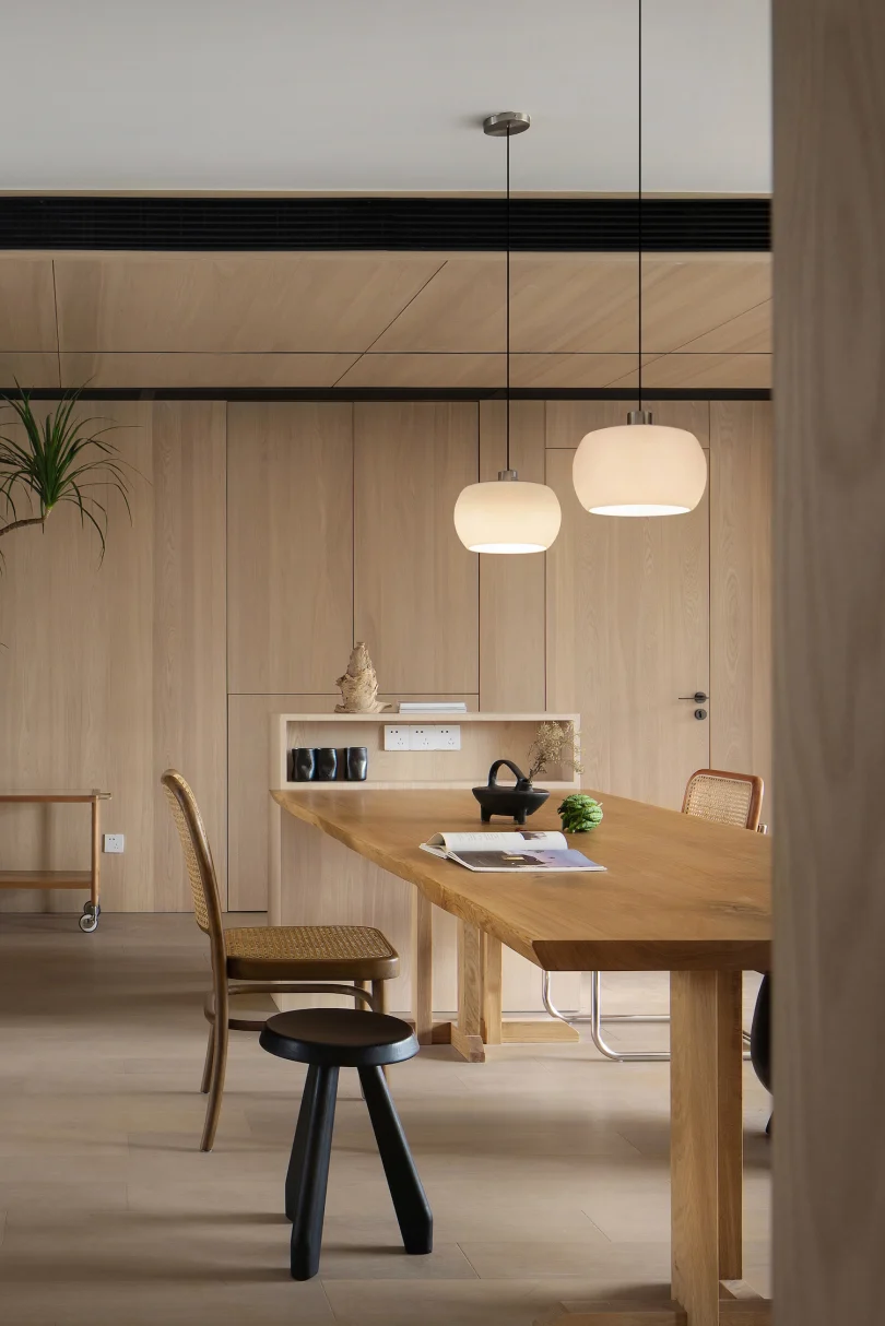 由Yidian Design设计的极简住宅Log House