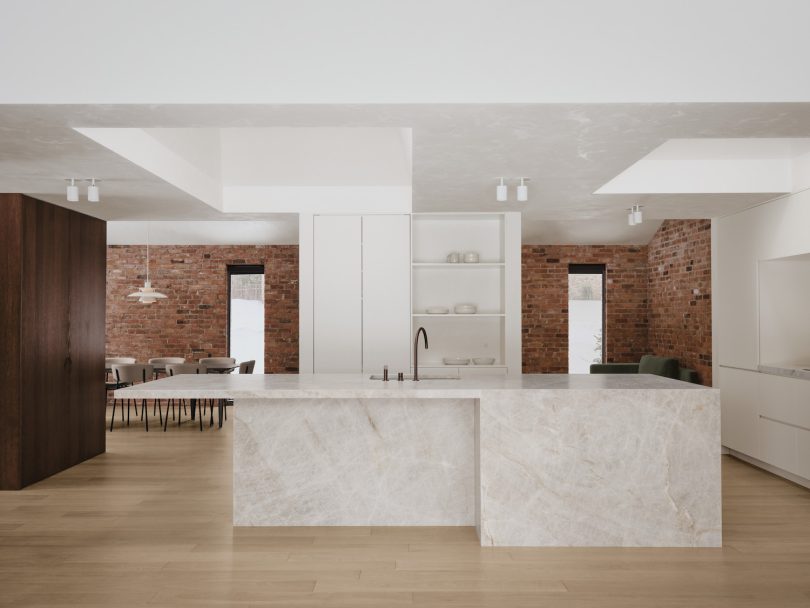 Vives St-Laurent设计的极简住宅Montpellier Residence