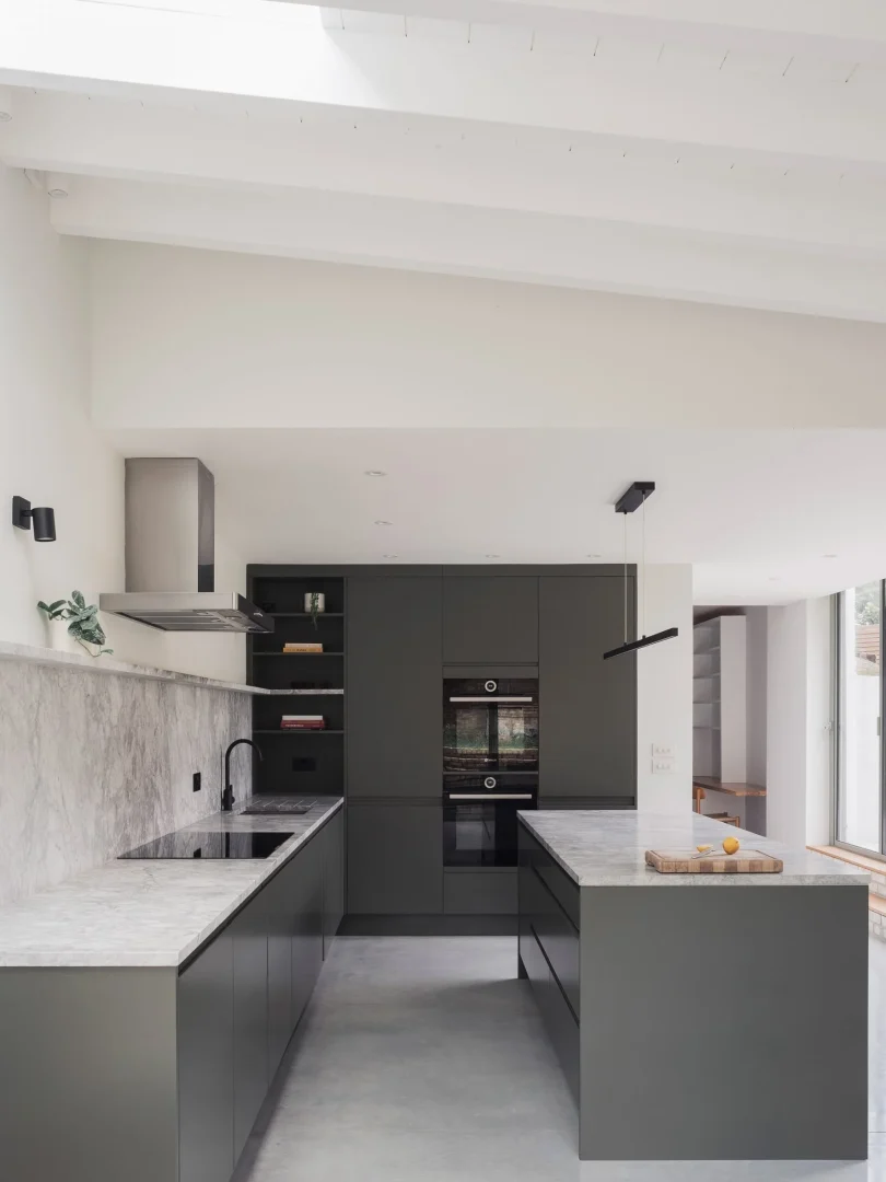 由MarshKeene设计的现代简约住宅Plinth House