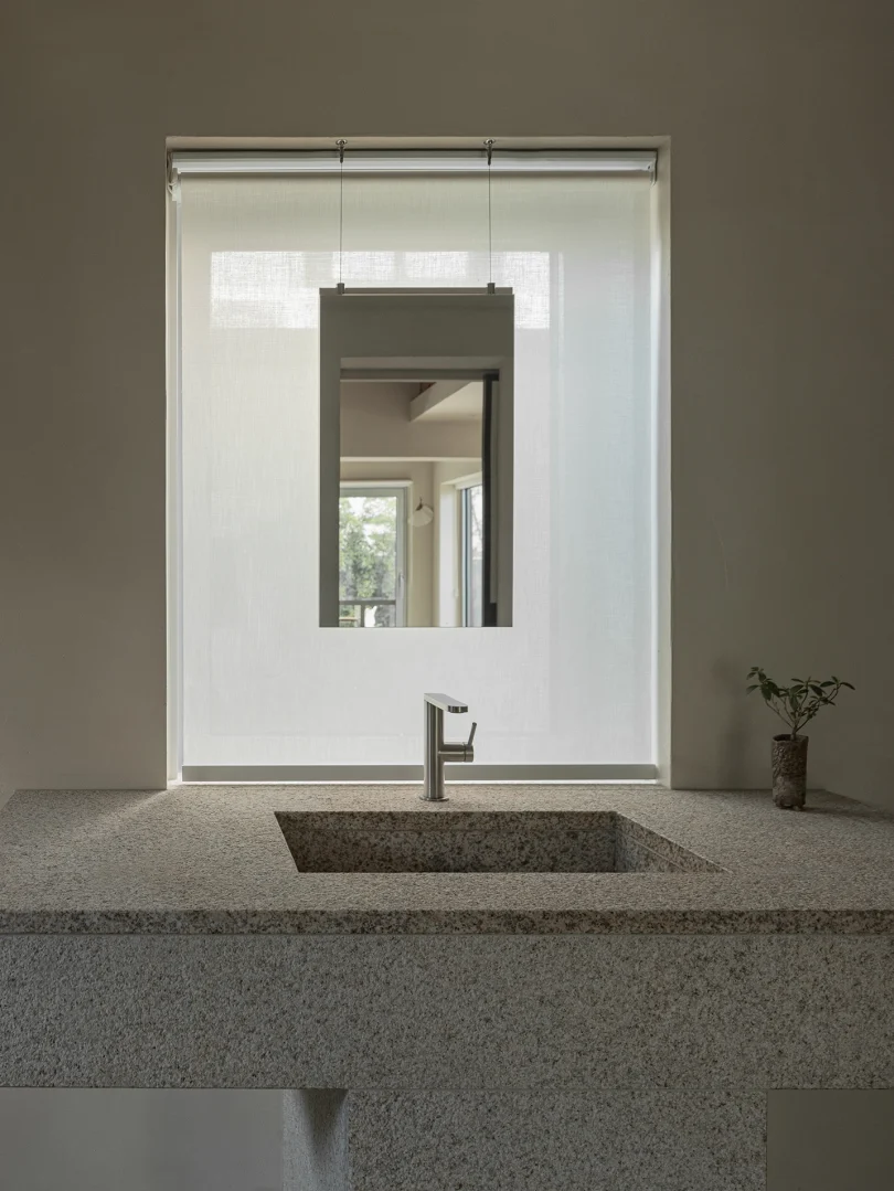 由DESIGN2TONE设计的极简别墅Stay Hwangi