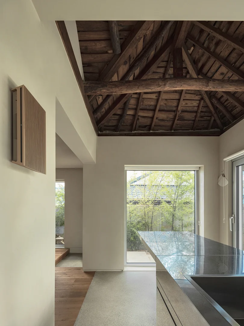 由DESIGN2TONE设计的极简别墅Stay Hwangi