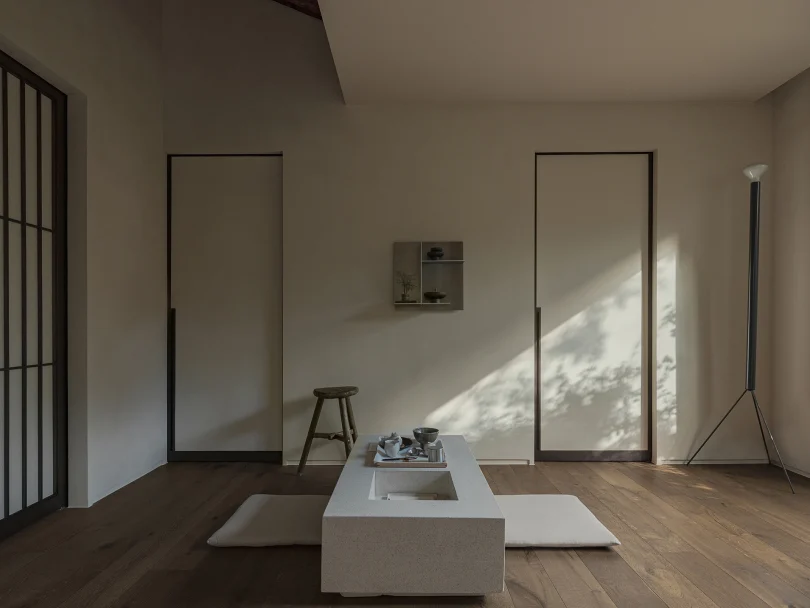 由DESIGN2TONE设计的极简别墅Stay Hwangi