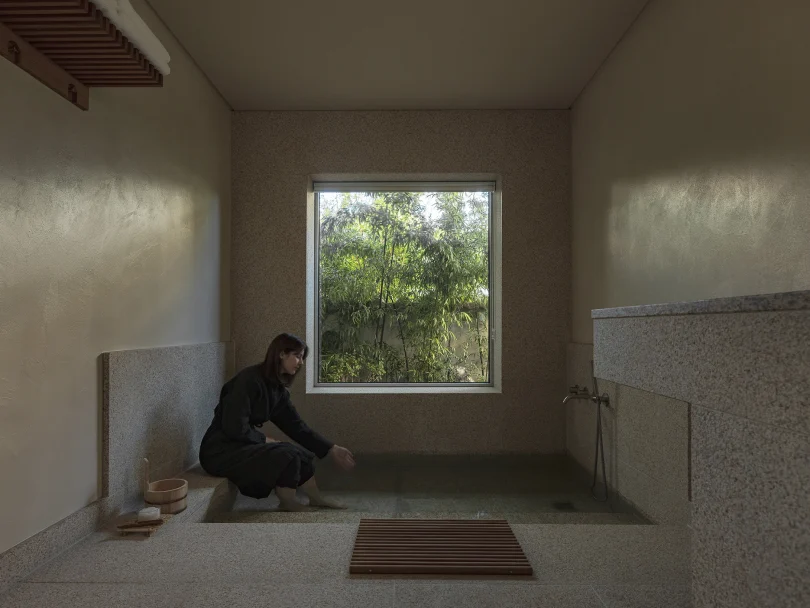 由DESIGN2TONE设计的极简别墅Stay Hwangi