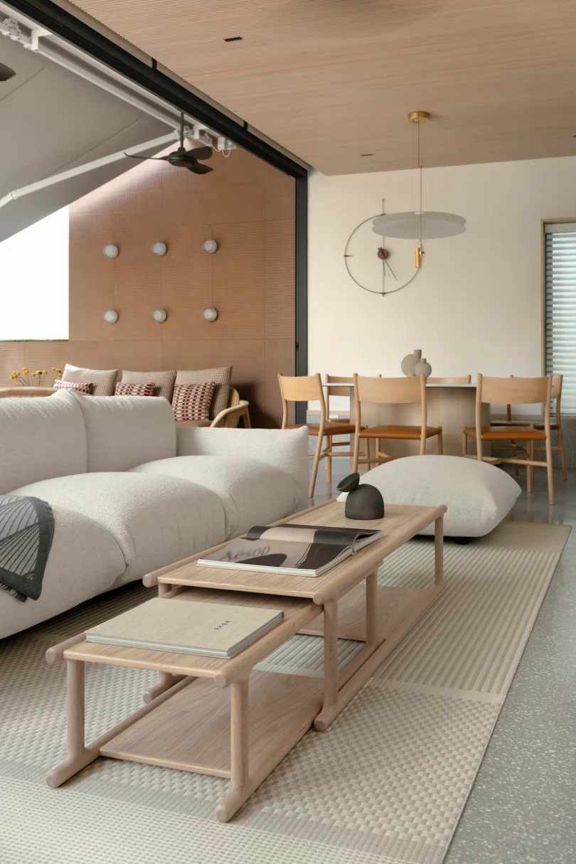 Studio Antimatter设计的极简住宅Three Buckley