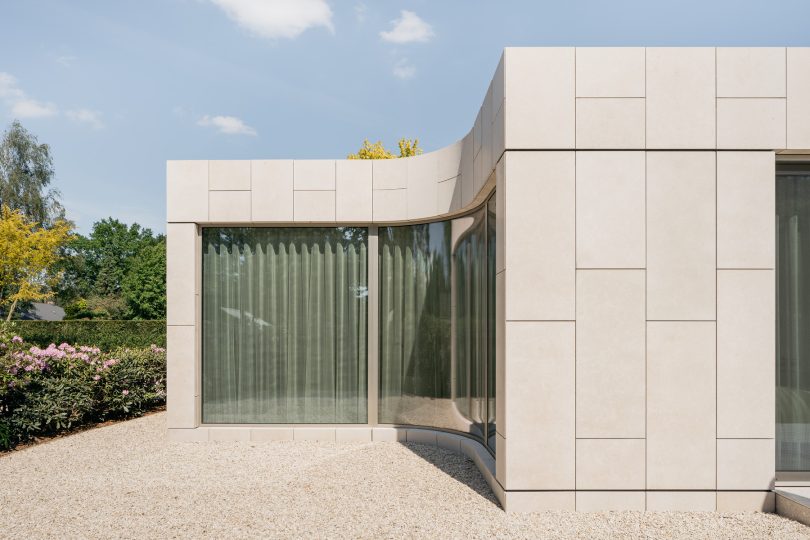 由Archiles Architecten设计的极简别墅Villa W