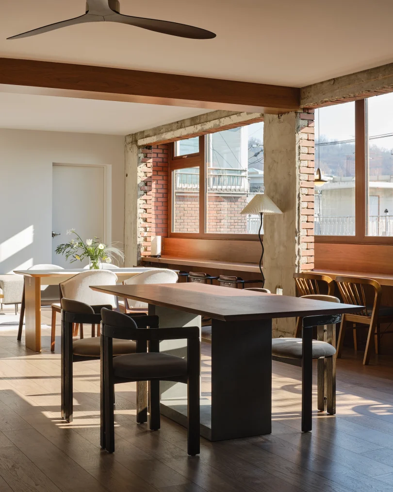 由Studio Sherpa设计的极简咖啡馆Vonzrr