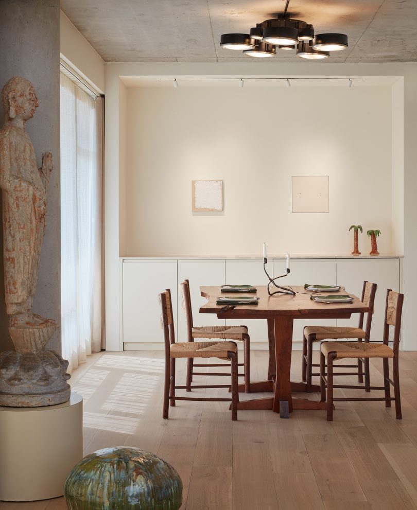 Norman Kelley设计的极简公寓Apartment with Staircase