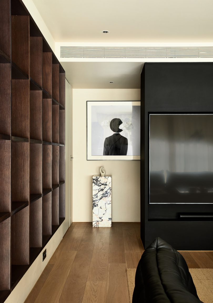 由Nothing Design设计的极简公寓Black Apartment