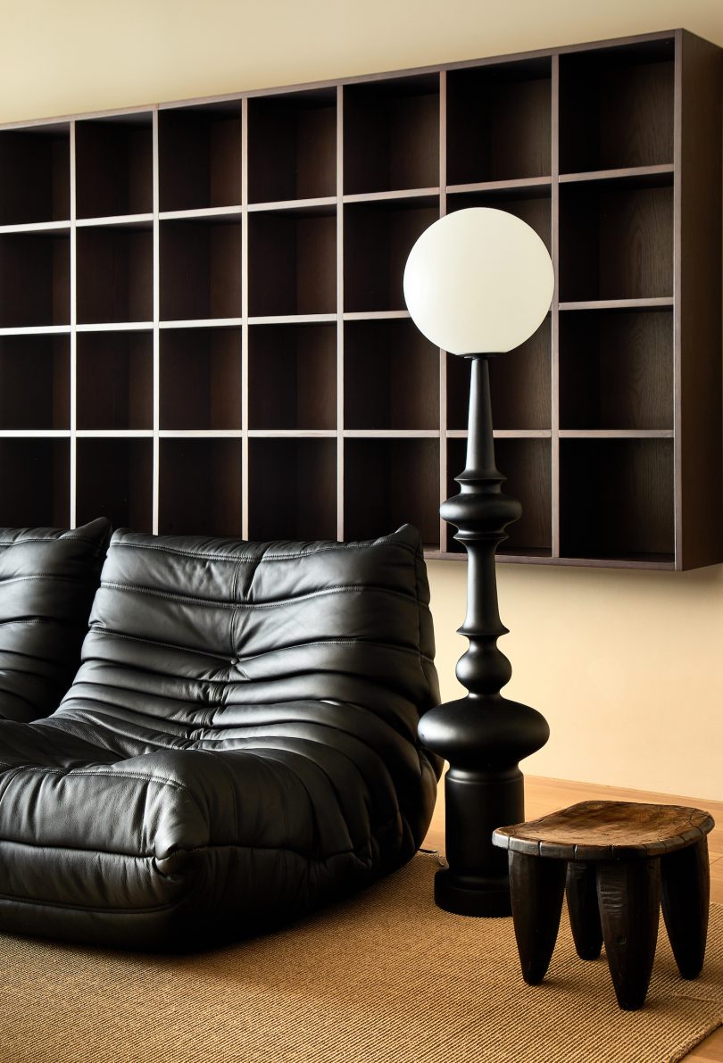 由Nothing Design设计的极简公寓Black Apartment