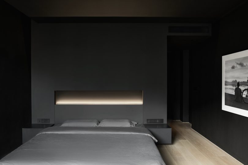 由Nothing Design设计的极简公寓Black Apartment