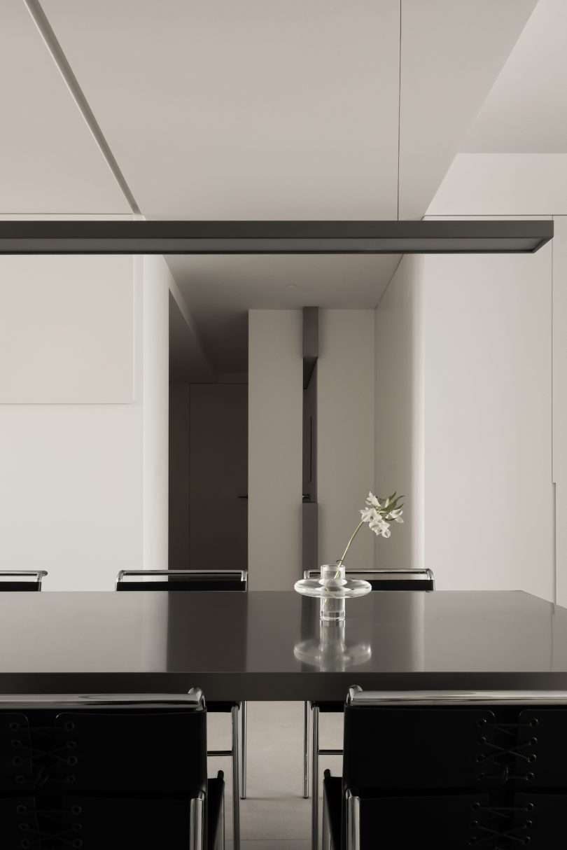 由CYID设计的极简住宅Flow of Light