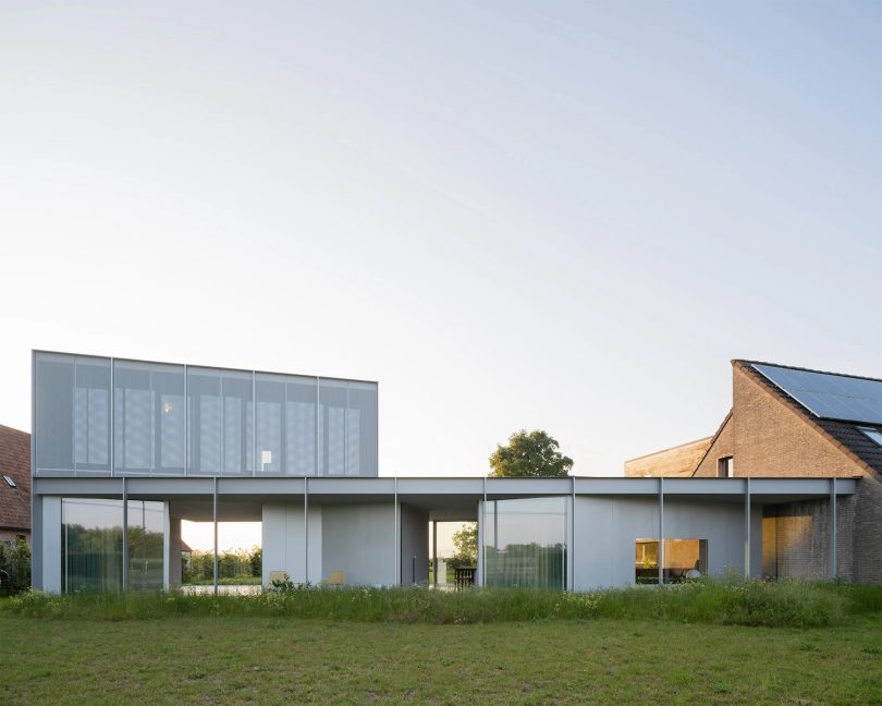 由BASIL architecture设计的极简住宅House WADD