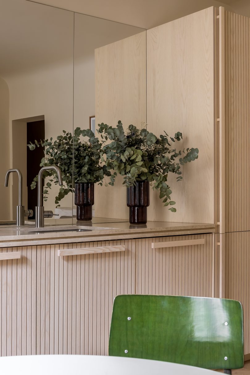 由Bella-Pia设计的极简公寓Jean Pierre Timbaud