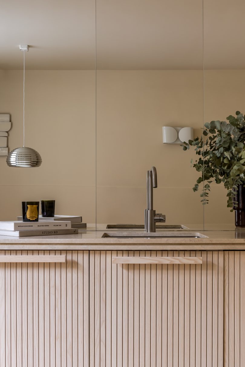 由Bella-Pia设计的极简公寓Jean Pierre Timbaud